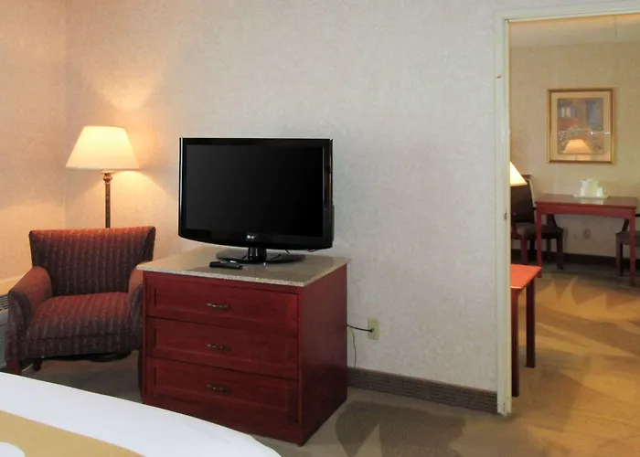 Quality Inn & Suites Downtown - University Area