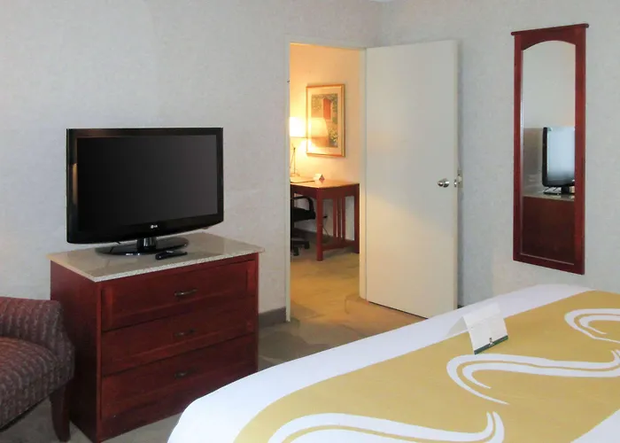 Quality Inn & Suites Downtown - University Area