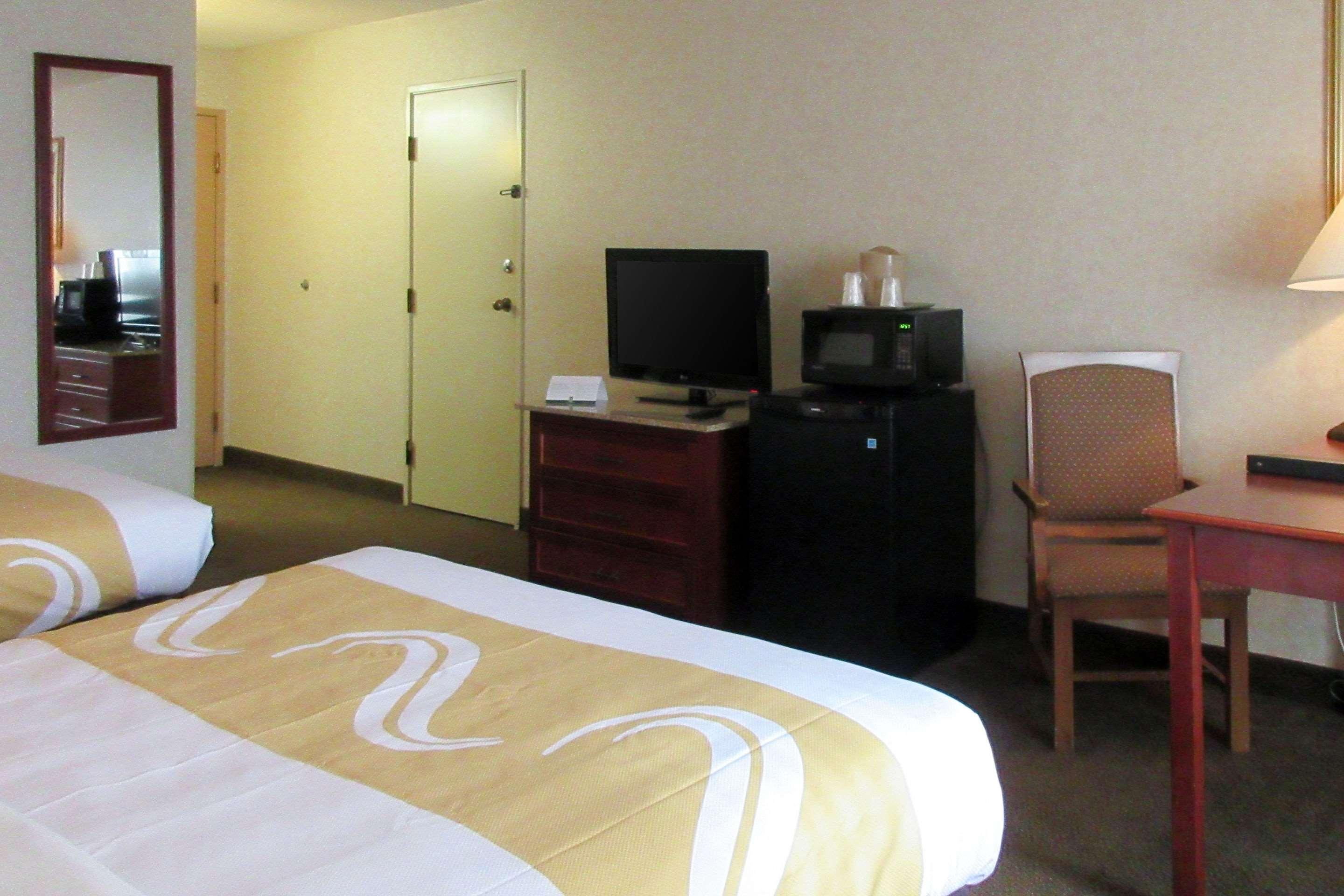 Quality & Downtown - Area Hotel